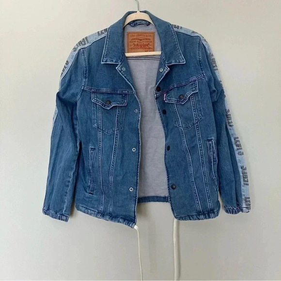NWOT Levi’s Track Coach’s Trucker  Denim Jacket - Picture 1 of 10